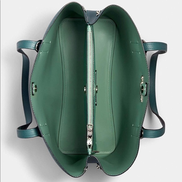 𝗖𝗼𝗮𝗰𝗵 𝗡𝗬 𝗟𝗲𝗮𝘁𝗵𝗲𝗿 𝗦𝗻𝗮𝗸𝗲 𝗧𝗿𝗶𝗺 𝗔𝘃𝗲𝗻𝘂𝗲 𝗖𝗮𝗿𝗿𝘆𝗮𝗹𝗹 - Picture 3 of 4